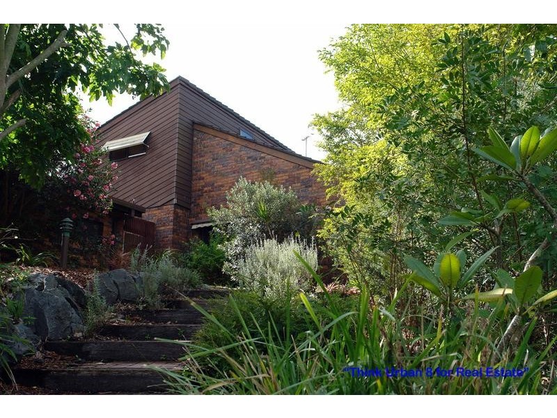 15 Mazzard Street, Bellbowrie QLD 4070